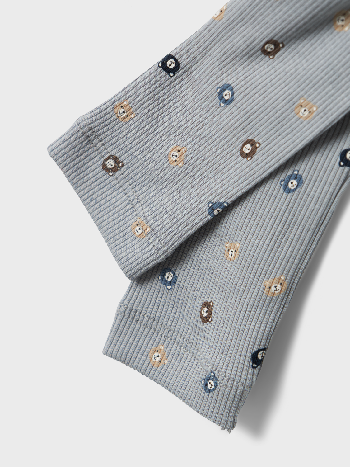 model_shot-front_full